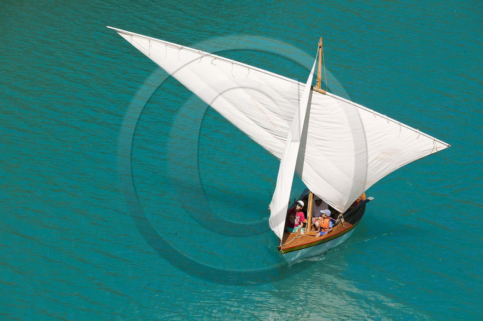 Lac de Serre-Ponçon, Rassemblement Vieux Gréements sur le Lac de Serre-Ponçon, , Rencontre de Voiles traditionnelles Lac de Serre-Ponçon, Rassemblement Vieux Gréements sur le Lac de Serre-Ponçon, , Rencontre de Voiles traditionnelles