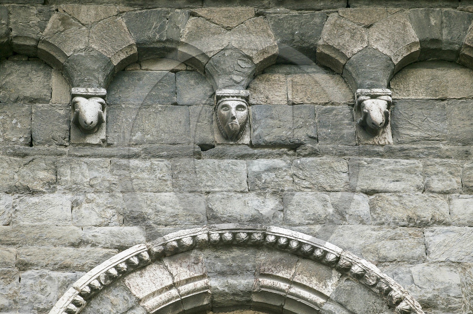 Embrun, Cathédrale Notre-Dame du Réal, détails sculpture