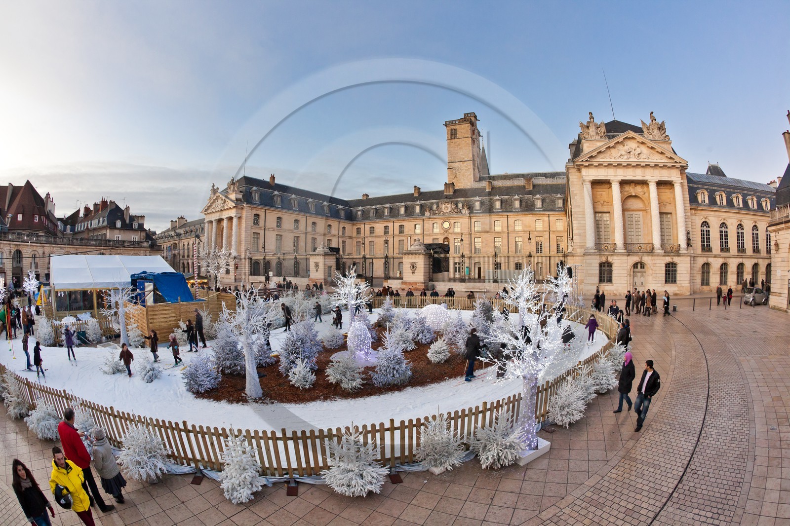 Une véritable station de sports d’hiver éphémère, un Noël extraordinaire à Dijon Une véritable station de sports d’hiver éphémère, un Noël extraordinaire à Dijon