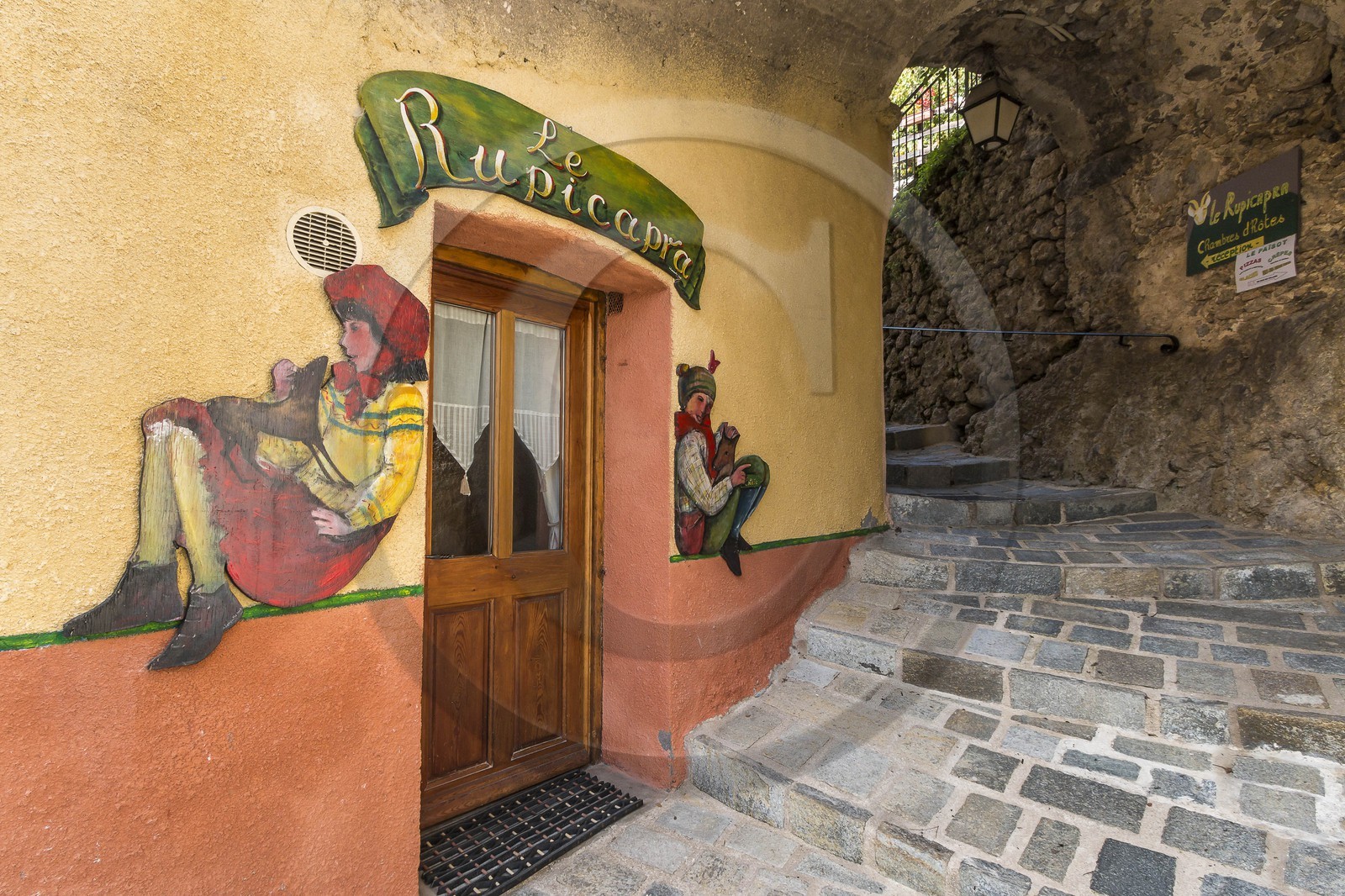 Vallée de la Tinée, Roubion, portes peintes