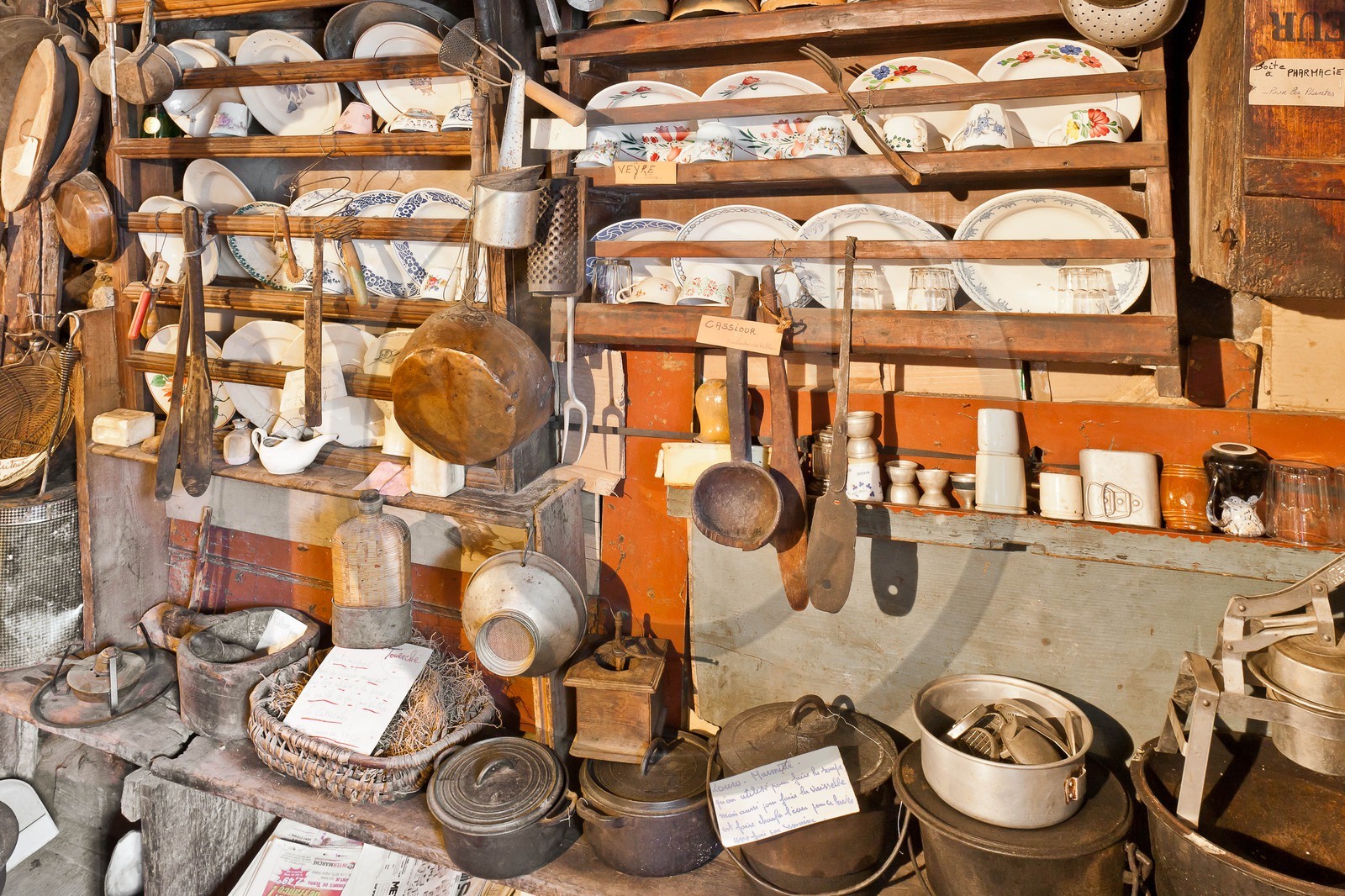 Saint-Véran, une des plus vieilles maisons du village, Musée de l'habitat et de la vie d'autrefois restée en état depuis 1976, dernier témoignage du passé Saint-Véran, une des plus vieilles maisons du village, Musée de l'habitat et de la vie d'autrefois restée en état depuis 1976, dernier témoignage du passé