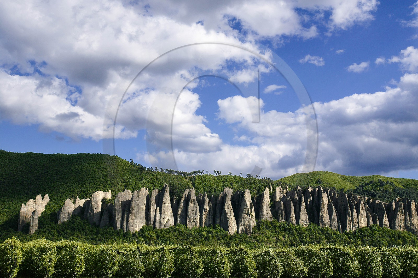 village Les Mées, Les Pénitents des Mées