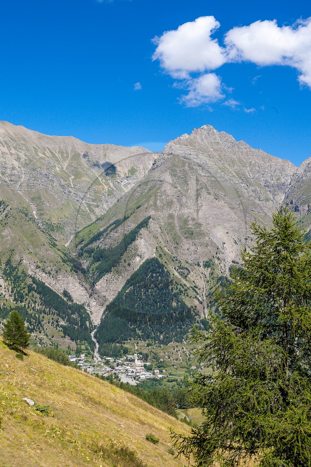 Pays de Serre-Ponçon, village de Réallon