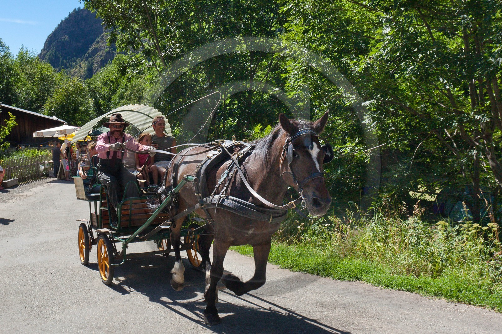 La fête de la Sainte-Anne à Prapic, fin juillet, balade en charette à cheval