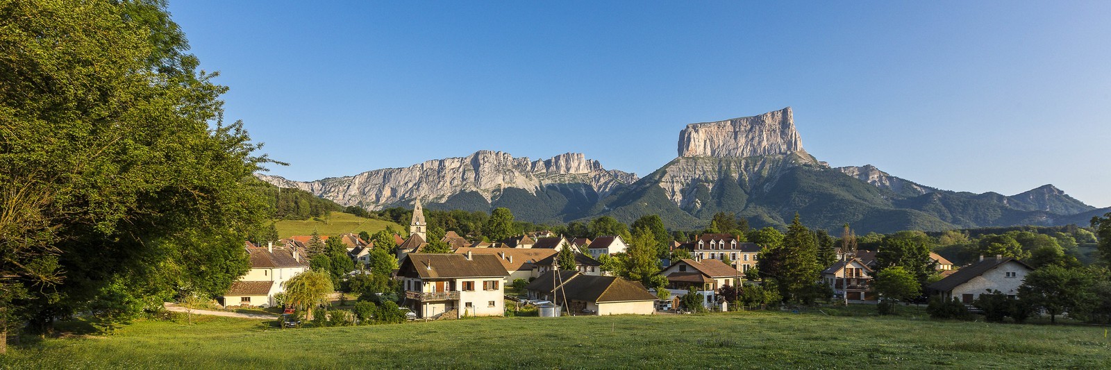 village de Chichilianne (plus beaux village de France) au pied du Mont-Aiguille