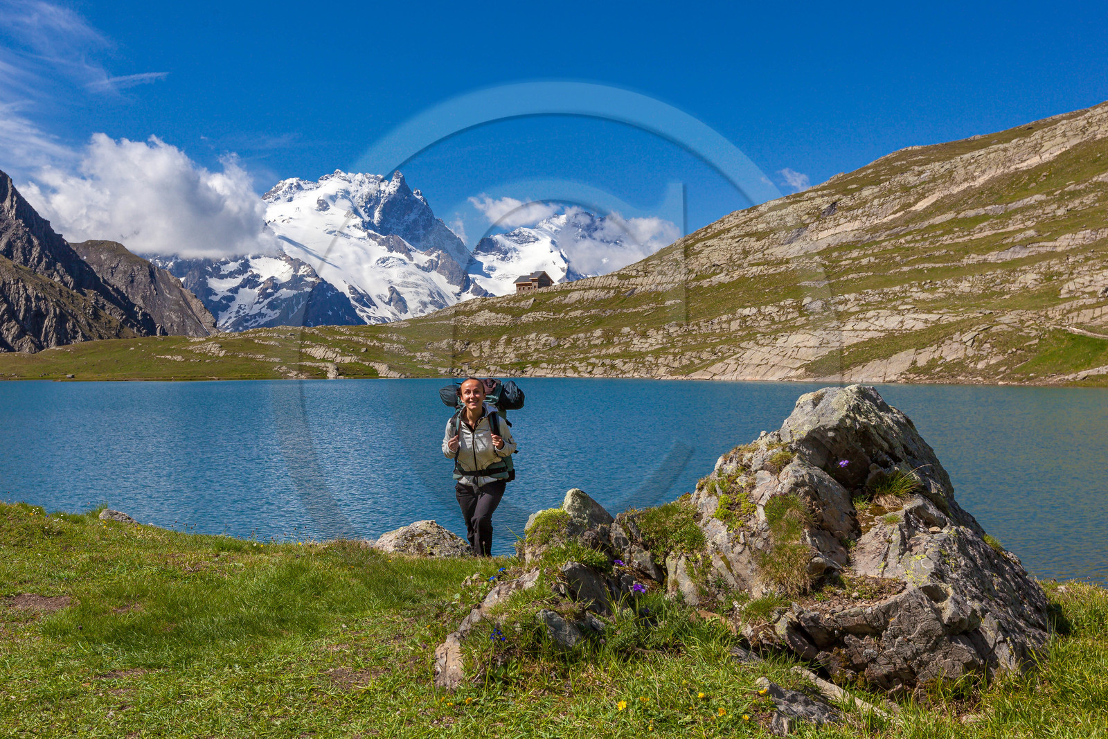 Randonnée au lac du Goléon devant la Meije