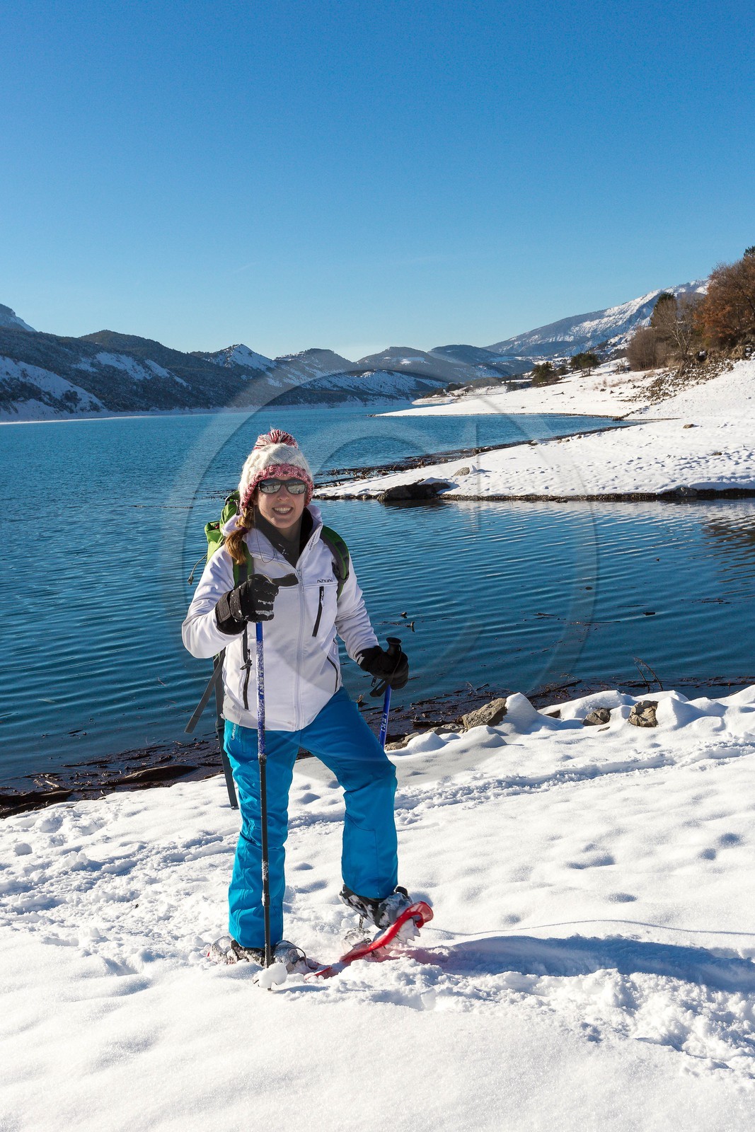 Lac de Serre-Ponçon, vallée de l'Ubaye, randonnée en raquettes à neige