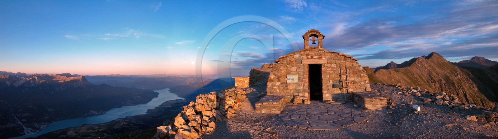 Lac de Serre-Ponçon, Chapelle du Mont Guillaume (2 552 mètres d'altitude)