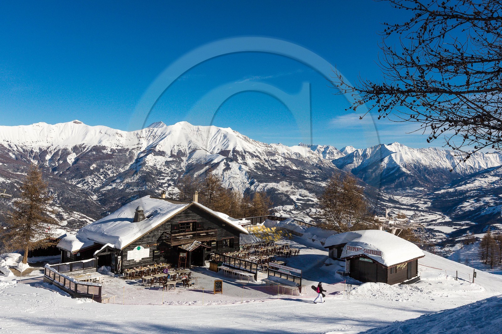 Uvernet-Fours, station de ski de Praloup , restaurant d'altitude Costebelle