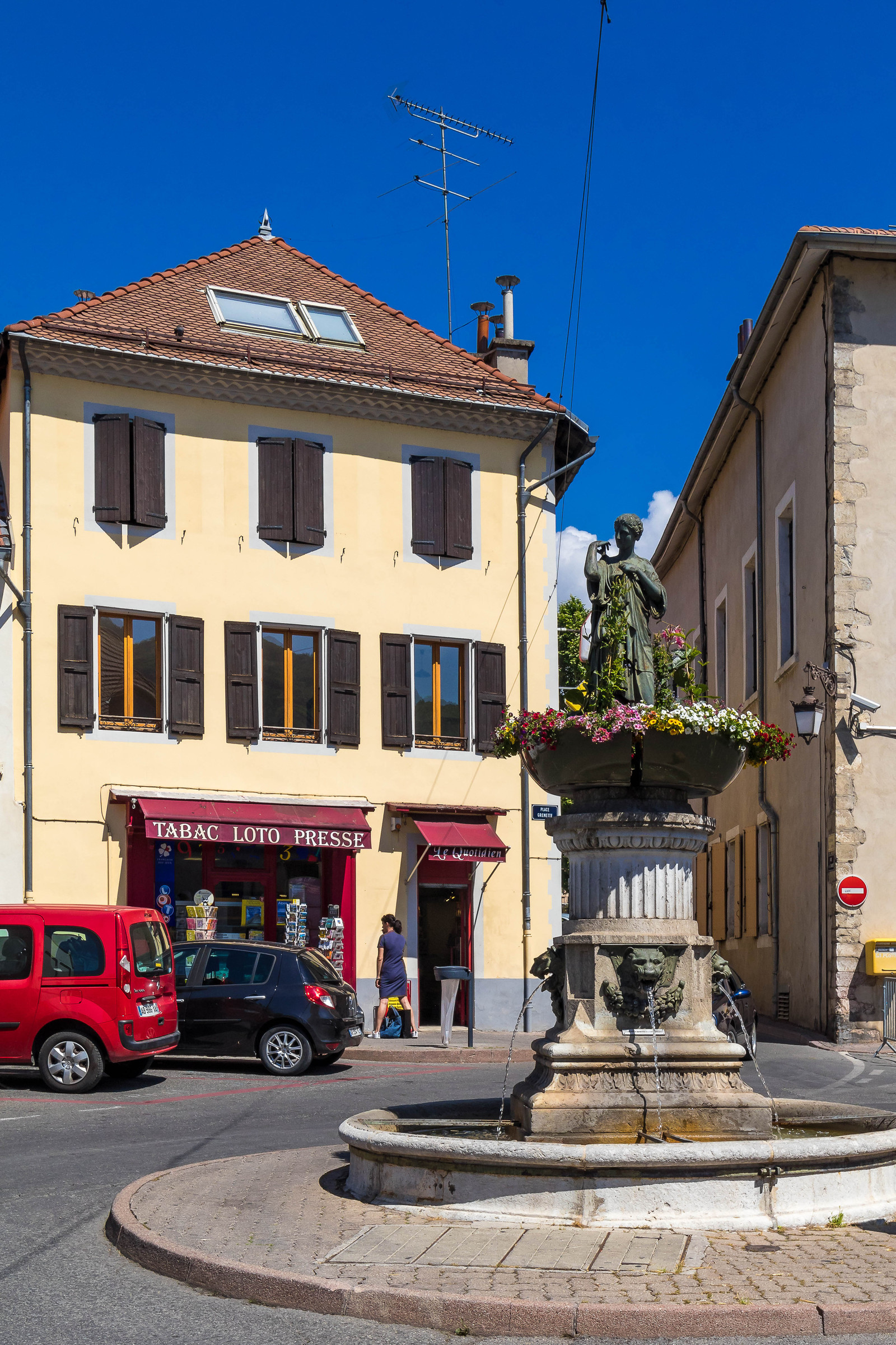 Gap, fontaine de la place Grenette