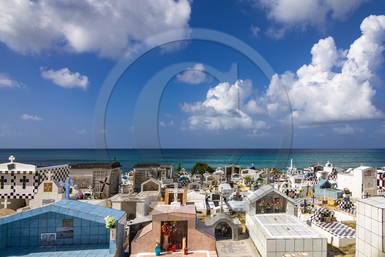 Guadeloupe, surfeurs à Anse Bertrand, cimetière