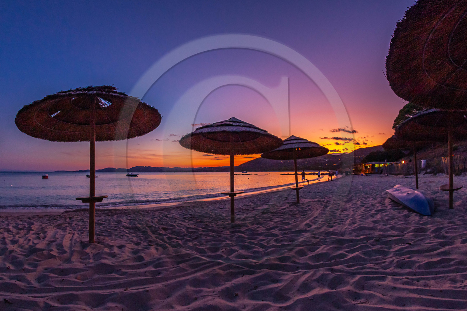 Porto-Vecchio, coucher de soleil sur la paillote de la plage de Palombaggia